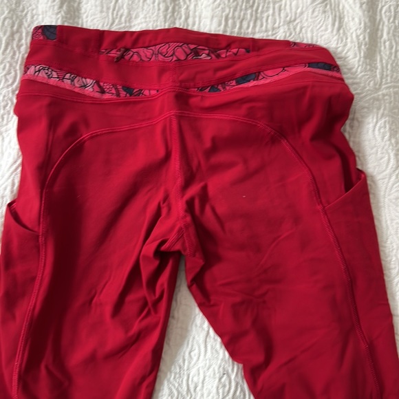 Lululemon leggings size 6 never worn - Picture 2 of 3
